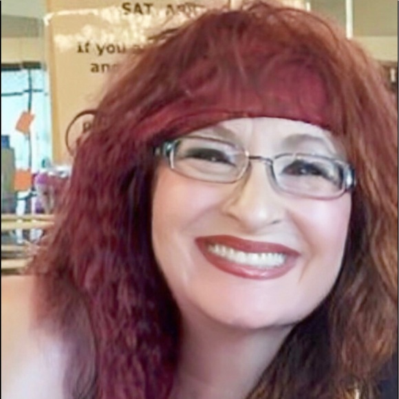 🌸🌸Meet your Posher, Sandra Lee🌸🌸💕. - Picture 1 of 16